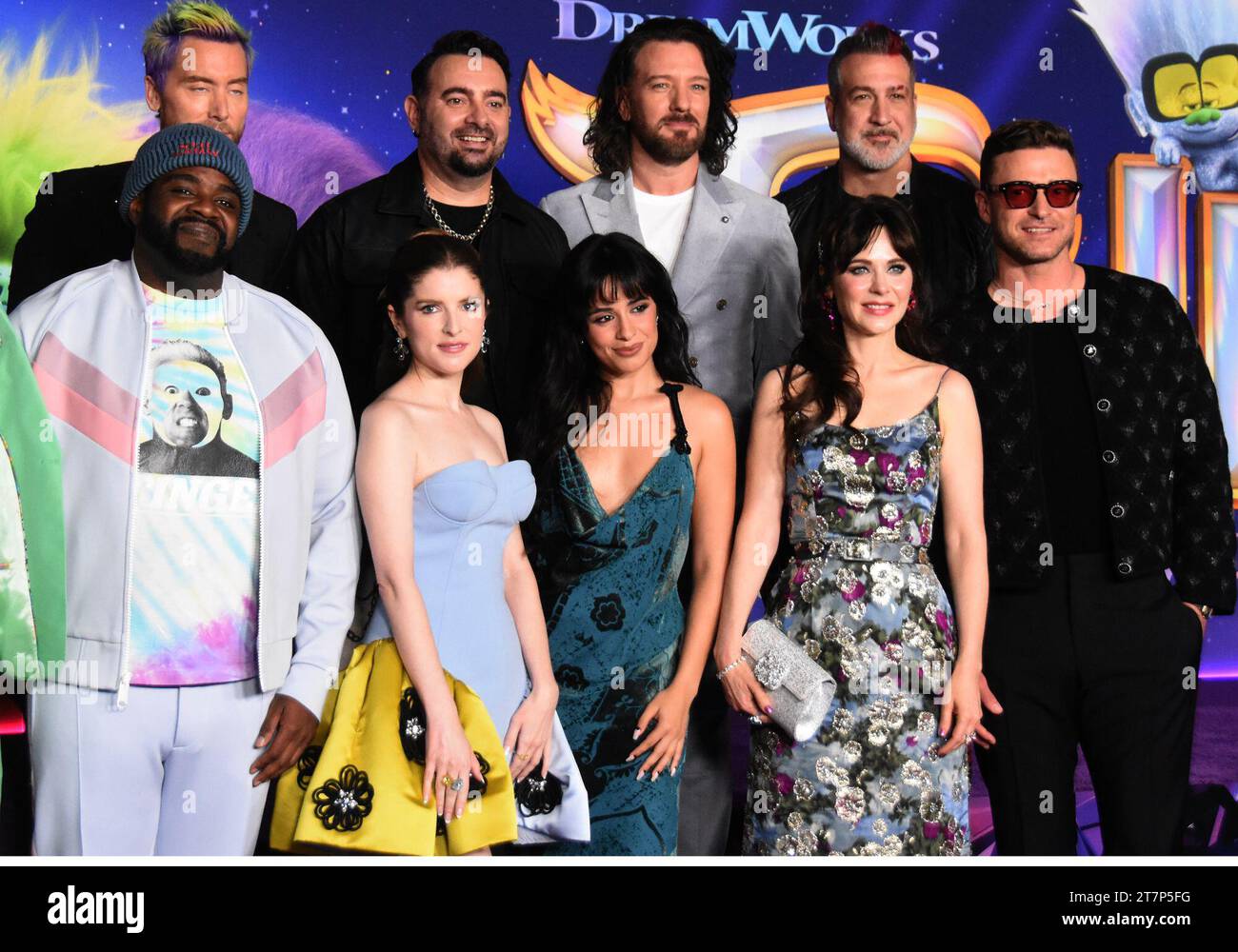 Los Angeles, California, Stati Uniti 15 novembre 2023 (L-R) attore Ron Funches, attrice Anna Kendrick, cantante Camila Cabello, attrice Zooey Deschanel e cantante Justin Timberlake, Back Row (L-R) Singers Lance Bass, Chris Kirkpatrick, JC Chasez e Joey Fatone partecipano alla Universal Pictures Trolls: band Together Special Screening al TCL Chinese Theatre il 15 novembre 2023 a Los Angeles, California, USA. Foto di Barry King/Alamy Stock Photo Foto Stock