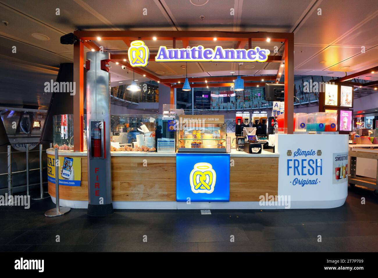 Un negozio di pretzel in franchising di zia Anne al Fulton Center nel centro di Manhattan, New York Foto Stock