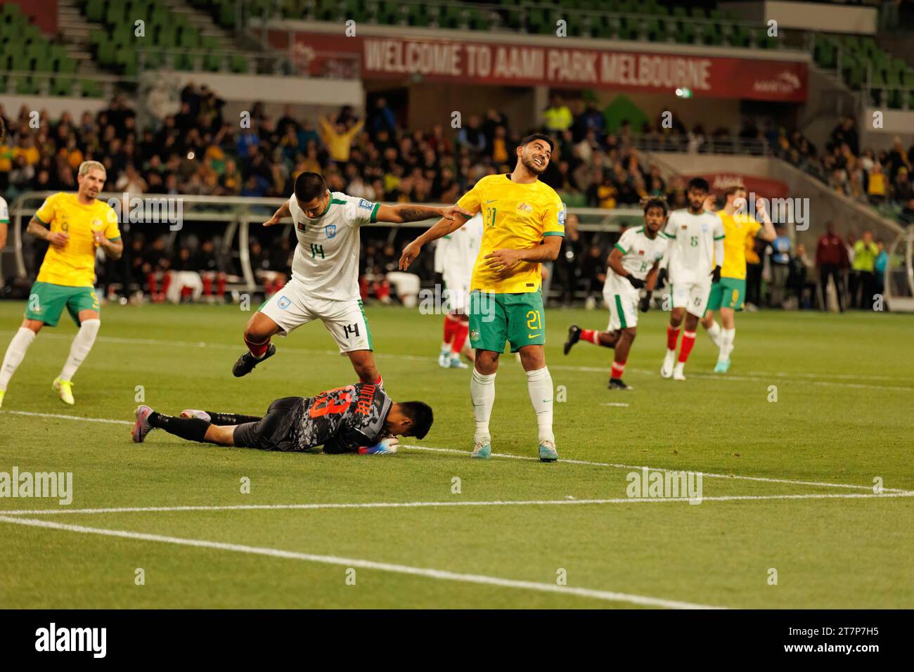 Massimo Luongo, australiano, si lamenta di aver mancato un rigore durante la partita di qualificazione asiatica della Coppa del mondo FIFA 2026 tra Australia e Bangladesh. L'Australia ha vinto la partita 7:0. Foto Stock