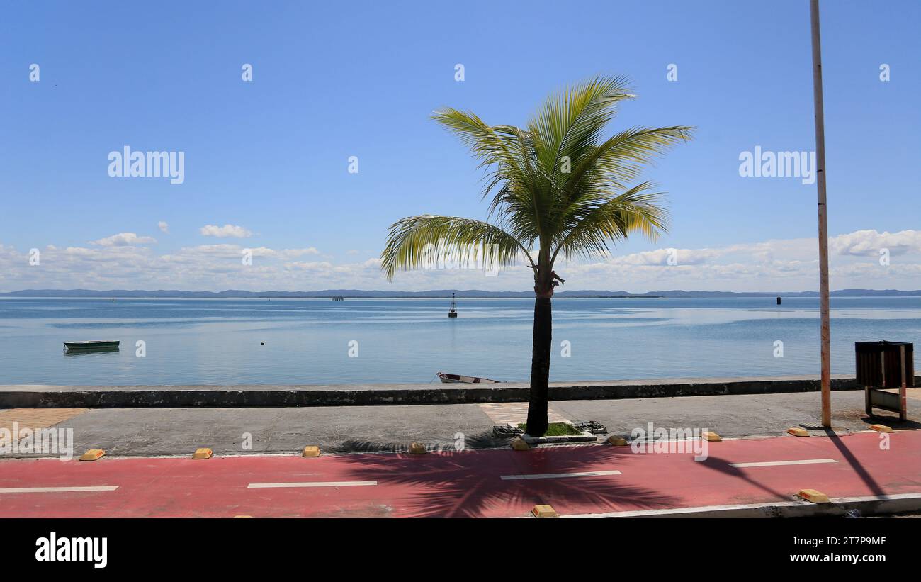 itaparica, bahia, brasile - 13 ottobre 2023: Vista di una spiaggia sull'isola di Itaparica. Foto Stock