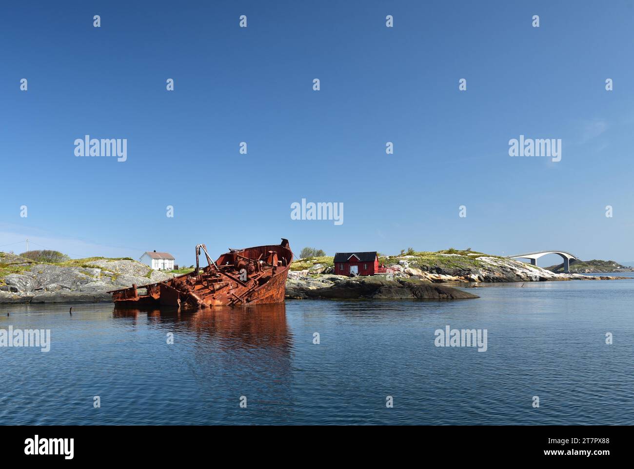 Naufragio sulla Atlantic Road in Norvegia Foto Stock