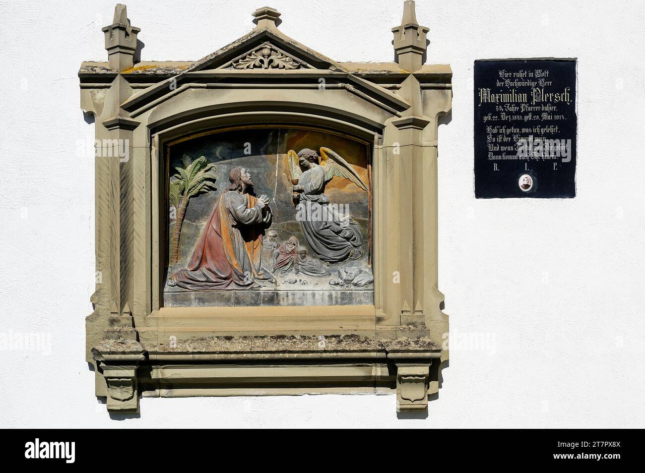Targa commemorativa con rilievo, Gesù sul Monte degli Ulivi, Chiesa di San Giacomo, Markt Rettenbach, Svevia, Baviera, Germania Foto Stock