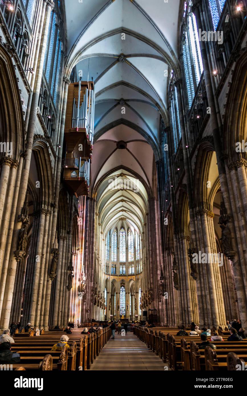 Vista interna, cattedrale di Colonia, sito patrimonio dell'umanità dell'UNESCO, Colonia, Renania settentrionale-Vestfalia, Germania Foto Stock