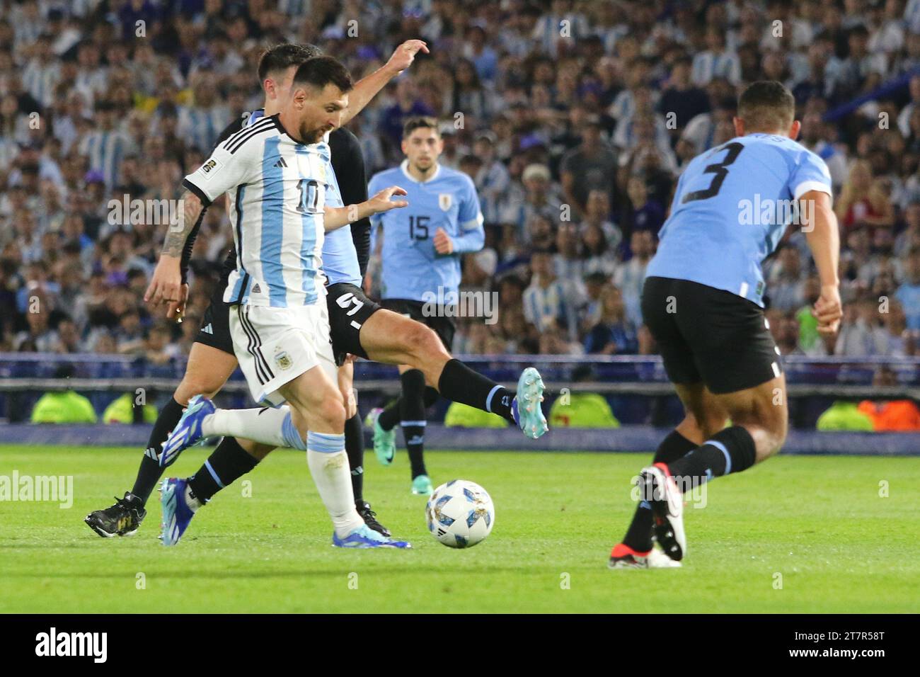 Buenos Aires, Argentina. 16 novembre 2023. L'argentino Lionel messi durante la partita di qualificazione alla Coppa del mondo 2026 allo Stadio la Bombonera ( Credit: Néstor J. Beremblum/Alamy Live News Foto Stock