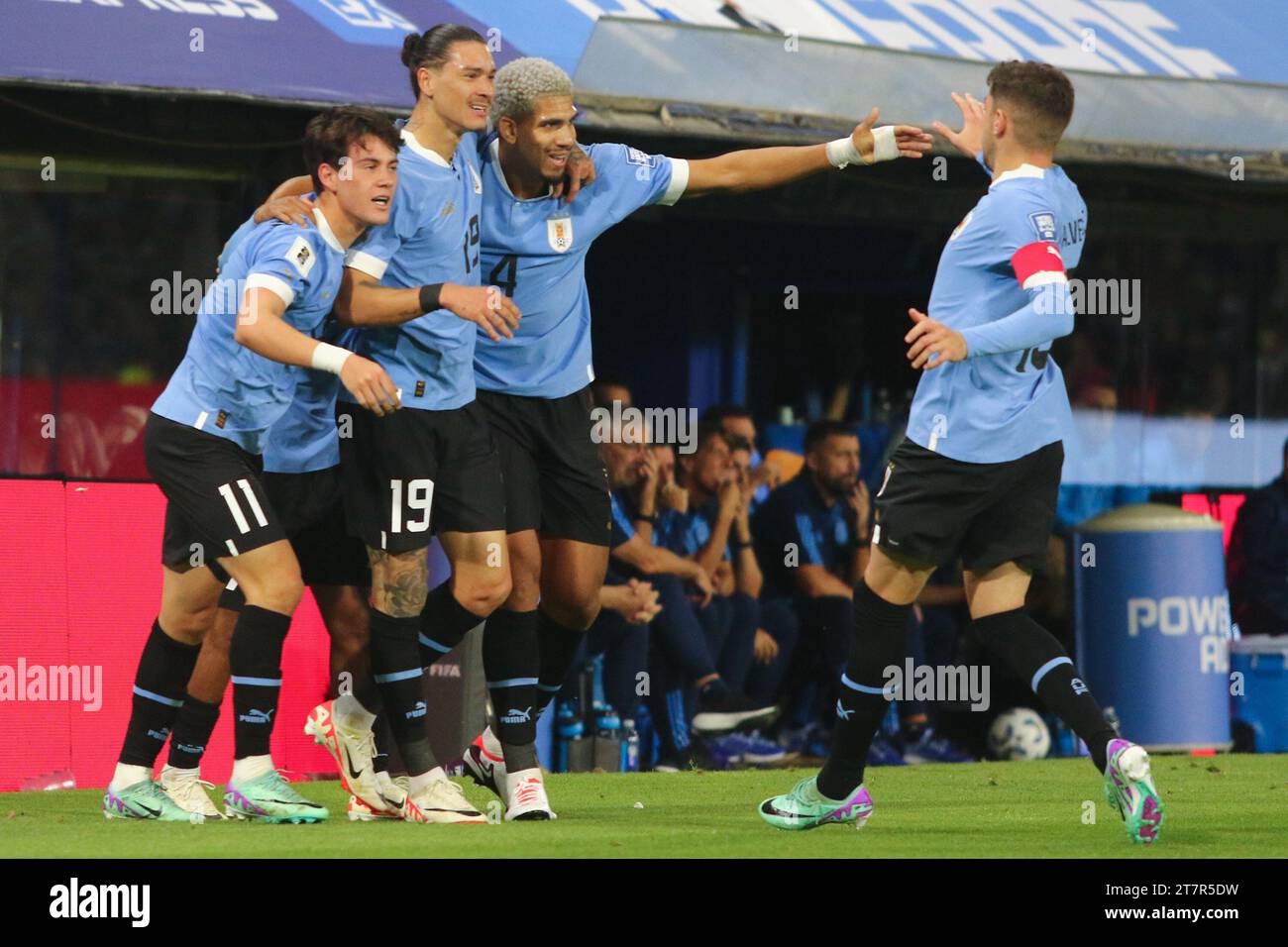 Buenos Aires, Argentina. 16 novembre 2023. Ronald Araújo dell'Uruguay celebra il suo gol durante la partita di qualificazione alla Coppa del mondo 2026 allo Stadio la Bombonera ( Credit: Néstor J. Beremblum/Alamy Live News Foto Stock