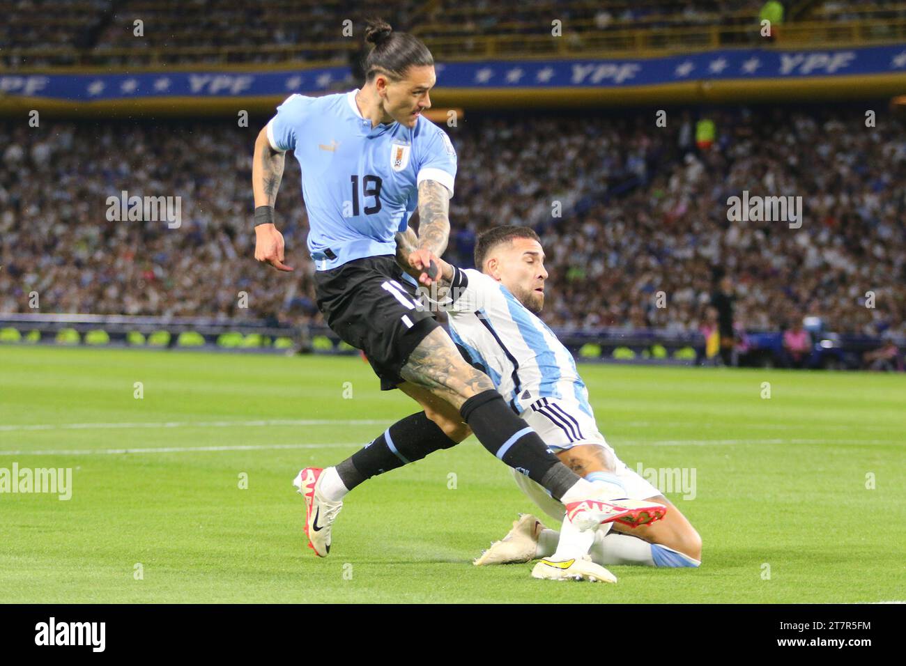 Buenos Aires, Argentina. 16 novembre 2023. Darwin Nuñez dell'Uruguay durante la partita di qualificazione alla Coppa del mondo 2026 allo Stadio la Bombonera ( Credit: Néstor J. Beremblum/Alamy Live News Foto Stock