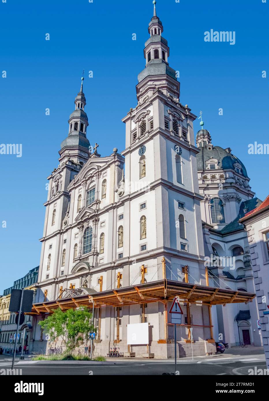 Impressione di Wuerzburg, una città nella regione della Franconia in Baviera, in Germania. Mostra una chiesa di nome Stift Haug Foto Stock