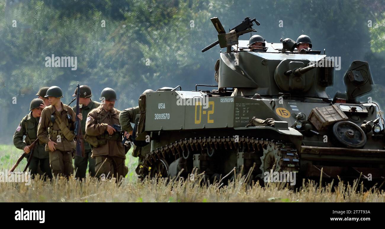 Enactors e carro armato leggero American stuart. Foto Stock