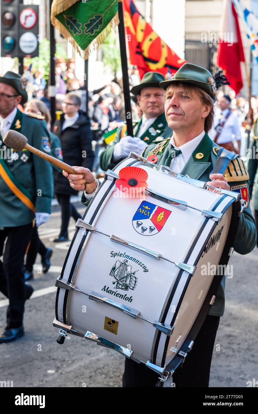 SPIELMANNSZUG MARIENLOH batterista della banda di marcia al Lord Mayor's Show Prossion 2023 in Poultry, nella City di Londra, Regno Unito Foto Stock