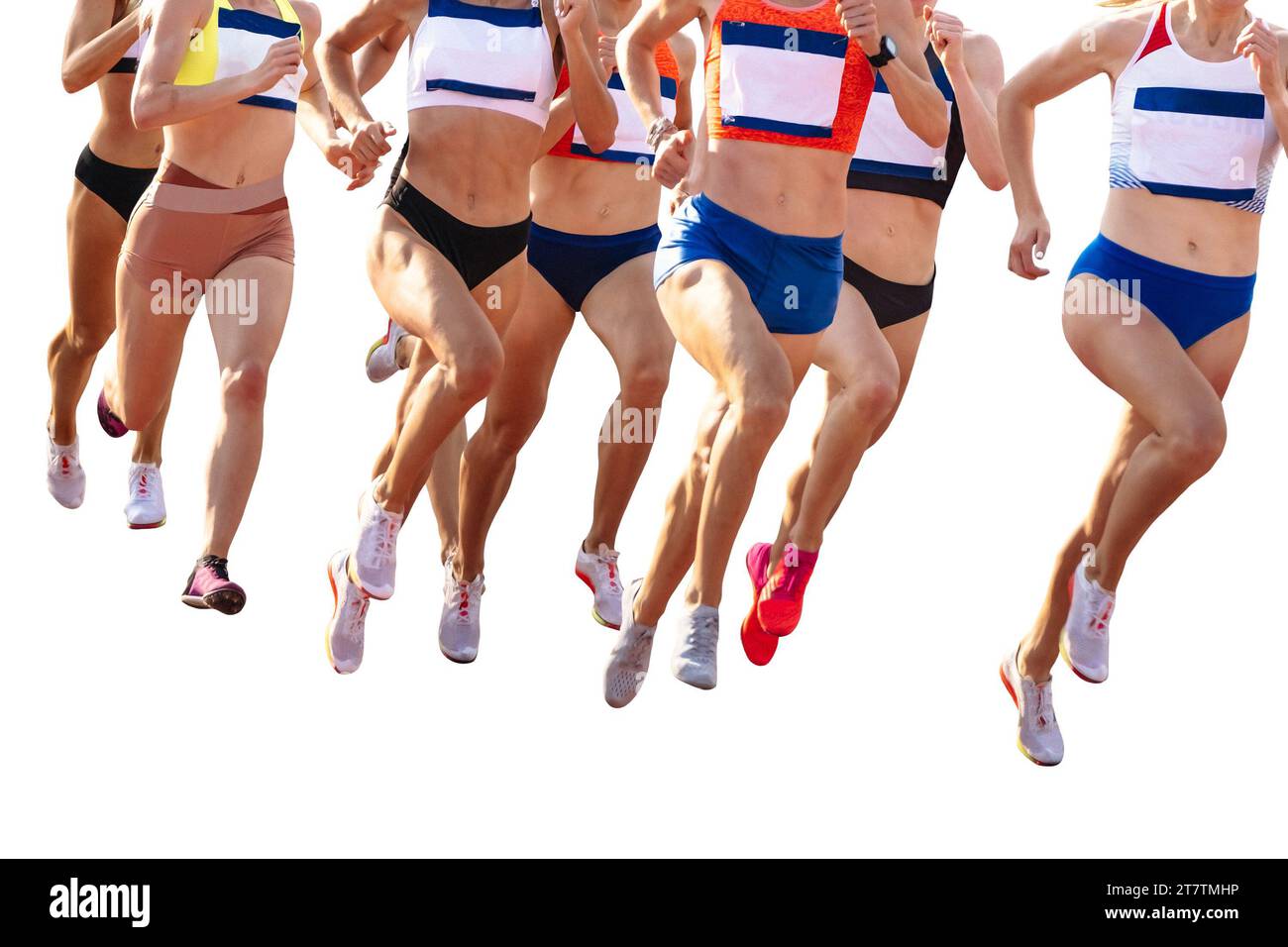 donne runner di gruppo atleti che corrono 800 metri nell'atletica estiva, isolate su sfondo bianco Foto Stock