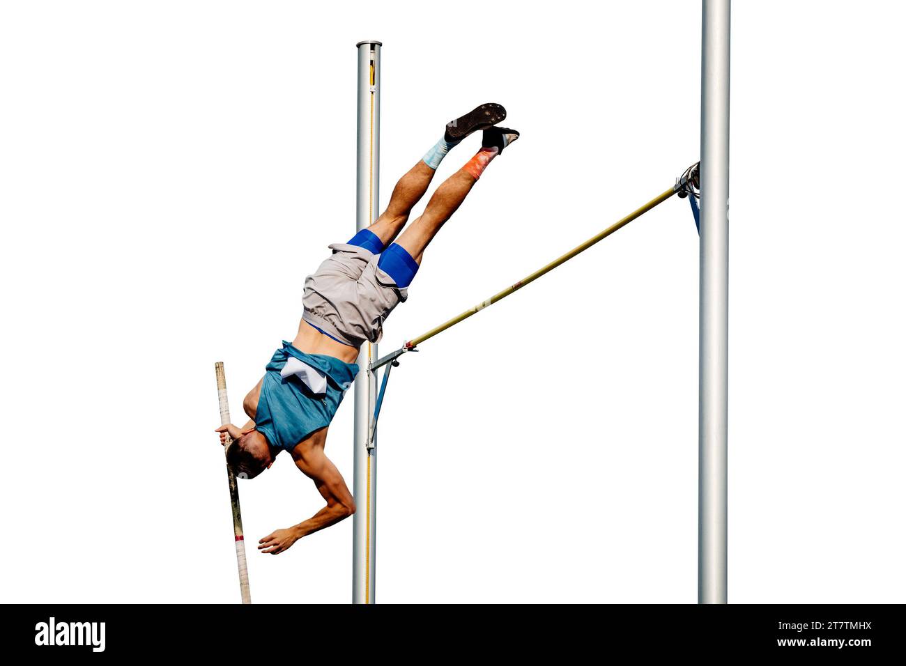 atleta maschile che salta su palo nei campionati estivi di atletica, isolato su sfondo bianco Foto Stock