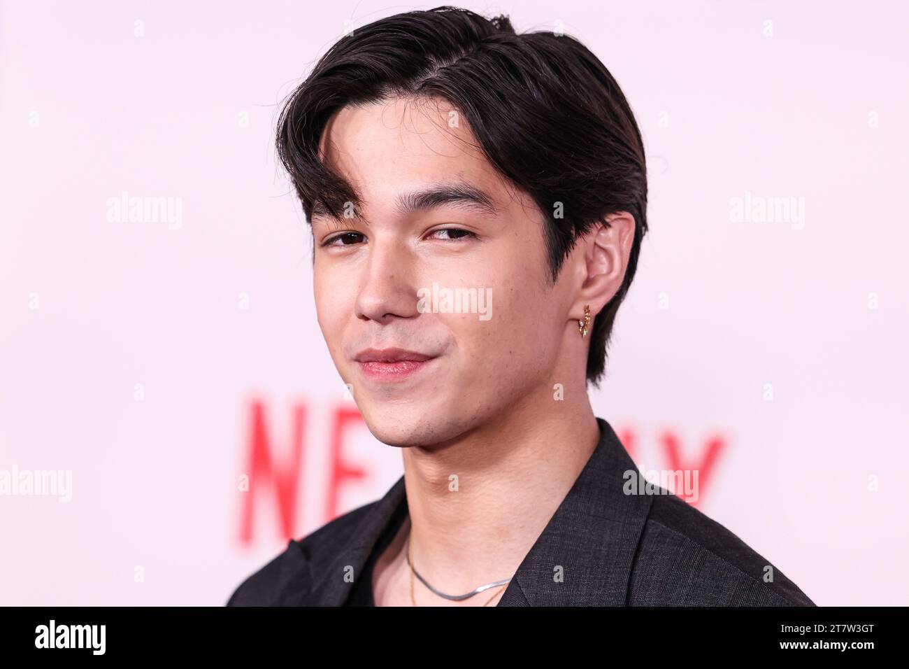 Los Angeles, Stati Uniti. 16 novembre 2023. LOS ANGELES, CALIFORNIA, USA - 16 NOVEMBRE: Gabriel Chung arriva alla Los Angeles Premiere del "maggio dicembre" di Netflix tenutosi all'Academy Museum of Motion Pictures il 16 novembre 2023 a Los Angeles, California, Stati Uniti. (Foto di Xavier Collin/Image Press Agency) credito: Image Press Agency/Alamy Live News Foto Stock