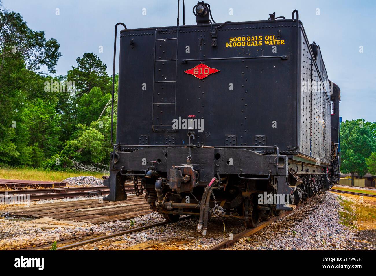 1927 motore a vapore Lima super-potente 610, configurazione a 2-10-4 ruote, classificazione Texas, presso il Texas State Railroad Palestine Depot. Foto Stock