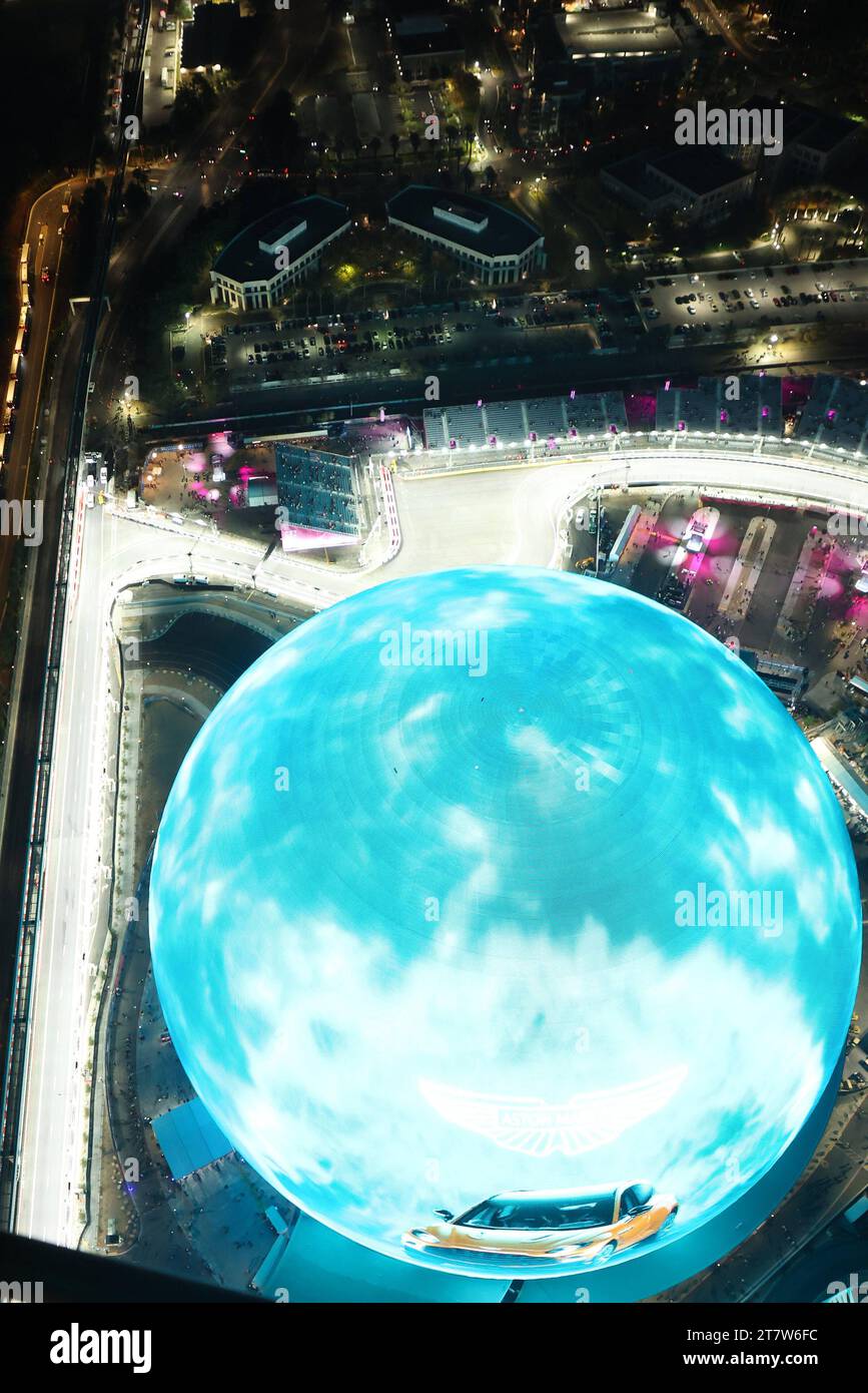 LAS VEGAS, Nevada - 16 NOVEMBRE: Vista aerea serale del circuito di Formula 1 durante il weekend del Gran Premio di Formula 1 di Las Vegas a Las Vegas, Nevada, il 16 novembre 2023. Copyright: Xmpi34x Credit: Imago/Alamy Live News Foto Stock