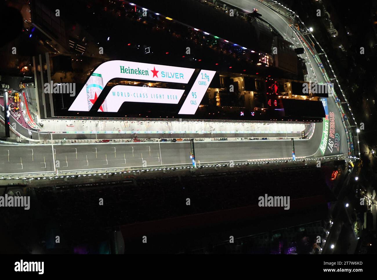 LAS VEGAS, Nevada - 16 NOVEMBRE: Vista aerea serale del circuito di Formula 1 durante il weekend del Gran Premio di Formula 1 di Las Vegas a Las Vegas, Nevada, il 16 novembre 2023. Copyright: Xmpi34x Credit: Imago/Alamy Live News Foto Stock