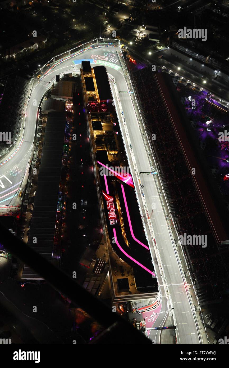 LAS VEGAS, Nevada - 16 NOVEMBRE: Vista aerea serale del circuito di Formula 1 durante il weekend del Gran Premio di Formula 1 di Las Vegas a Las Vegas, Nevada, il 16 novembre 2023. Copyright: Xmpi34x Credit: Imago/Alamy Live News Foto Stock