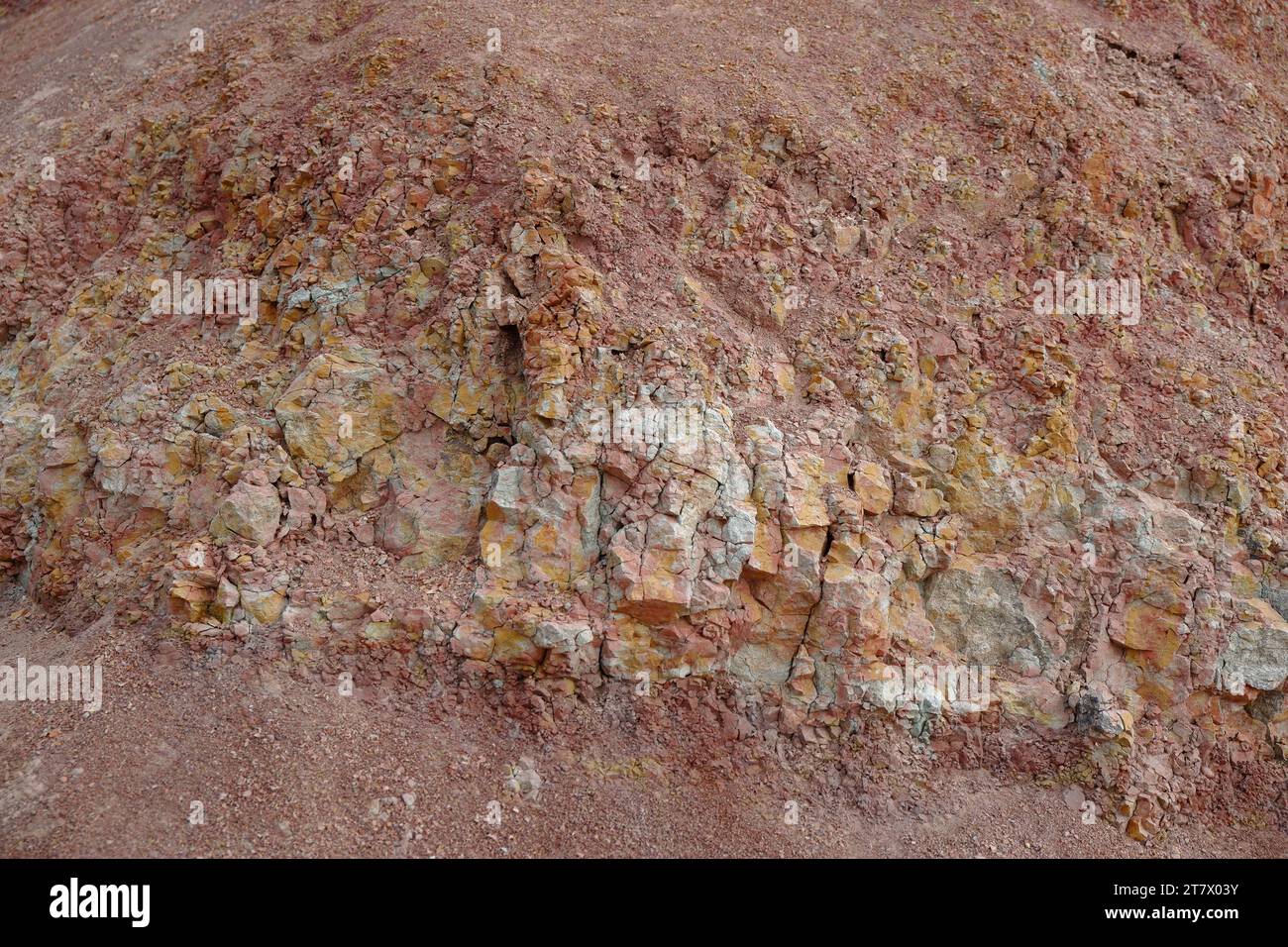 Terreno in pietra a Portgual, Algarve, a strati colorati Foto Stock