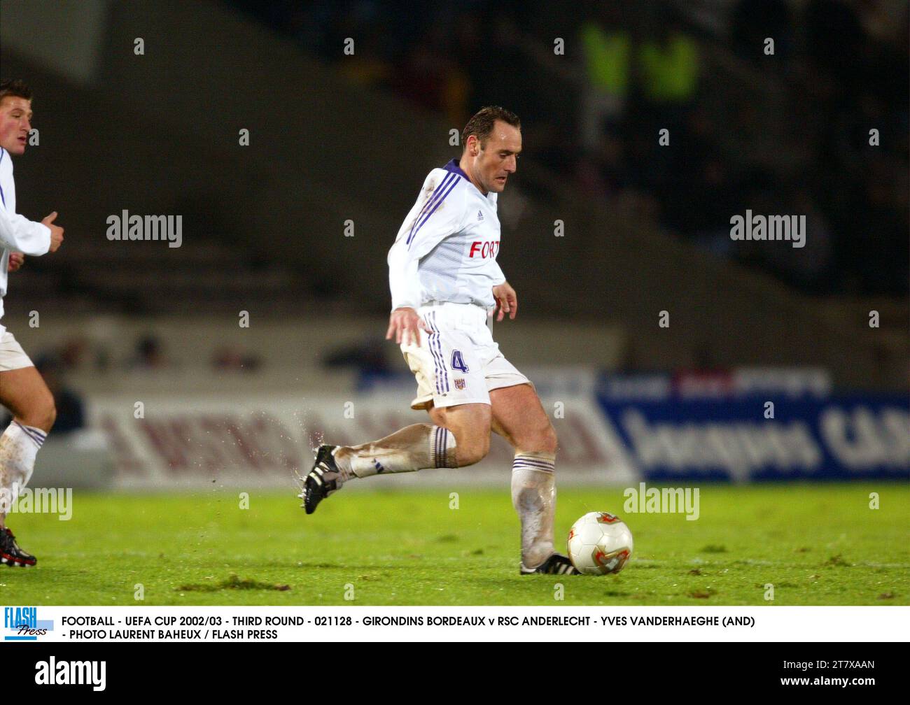 CALCIO - COPPA UEFA 2002/03 - TERZO TURNO - 021128 - GIRONDINS BORDEAUX / RSC ANDERLECHT - YVES VANDERHAEGHE (AND) - FOTO LAURENT BAHEUX / FLASH PRESS Foto Stock