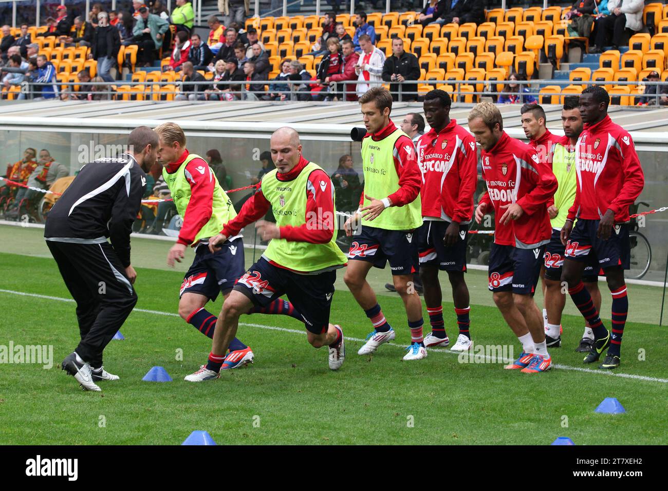 CALCIO - CAMPIONATO FRANCESE 2012/2013 - LIGUE 2 - RC LENS V AS MONACO - 21/09/2012 - FOTO LAURENT SANSON / DPPI - Andrea RAGGI / Gary KAGELMACHER / Valere GERMAIN (ASM) durante gli allenamenti prima della partita Foto Stock