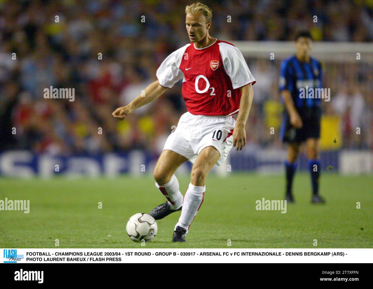 CALCIO - CHAMPIONS LEAGUE 2003/04 - 1° TURNO - GRUPPO B - 030917 - ARSENAL FC V FC INTERNAZIONALE - DENNIS BERGKAMP (ARS) - FOTO LAURENT BAHEUX / FLASH PRESS Foto Stock