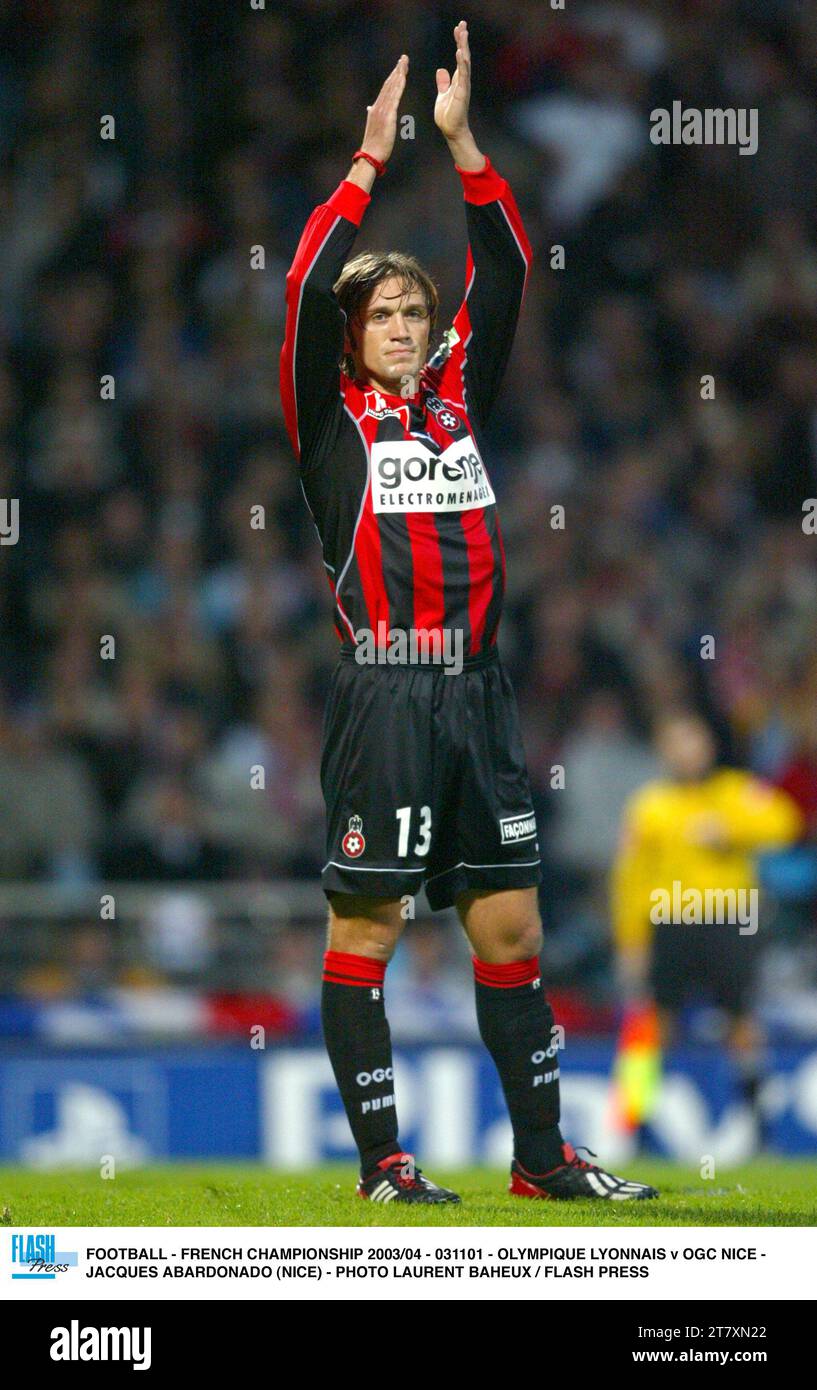 CALCIO - CAMPIONATO FRANCESE 2003/04 - 031101 - OLYMPIQUE LYONNAIS / OGC NICE - JACQUES ABARDONADO (NICE) - FOTO LAURENT BAHEUX / FLASH PRESS Foto Stock