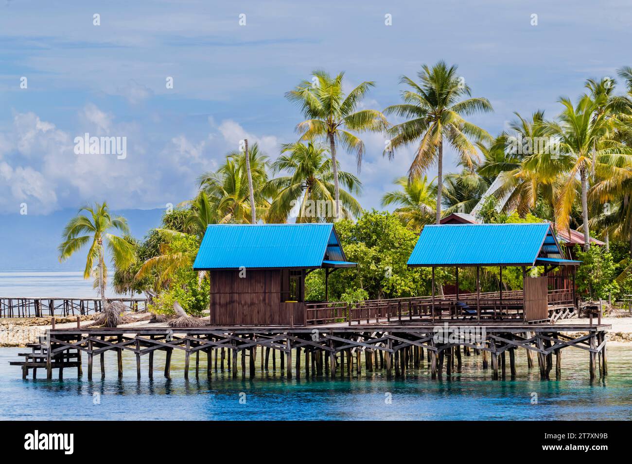 Una vista del resort per le immersioni a Pulau Panaki, Raja Ampat, Indonesia, Sud-Est Asiatico, Asia Foto Stock