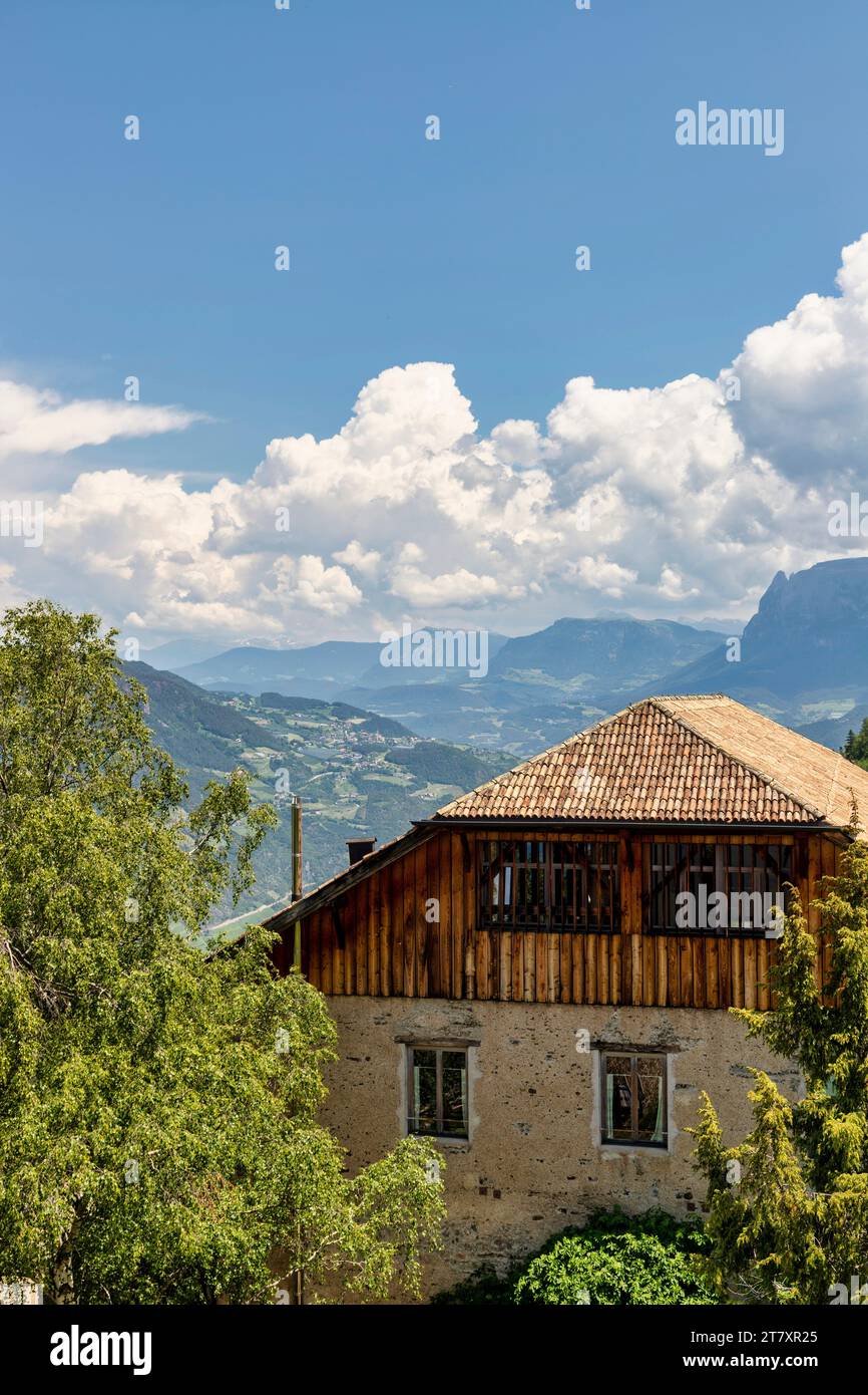 Antica fattoria medievale, quartiere di Bolzano, alto Adige, Italia, Europa Foto Stock