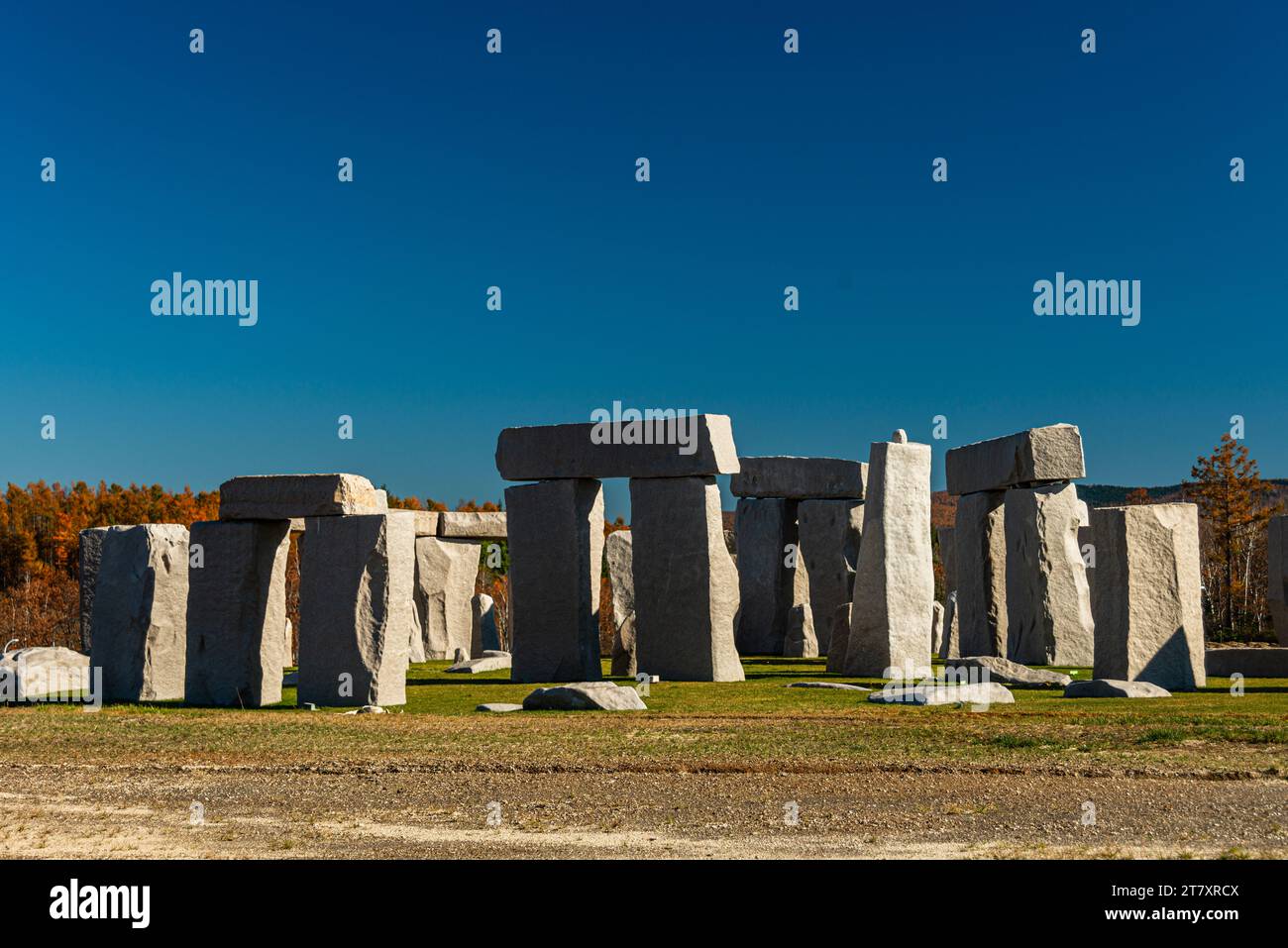 Copia di Stonehenge nel cimitero Makomanai Takino, Sapporo, Hokkaido, Giappone, Asia Foto Stock