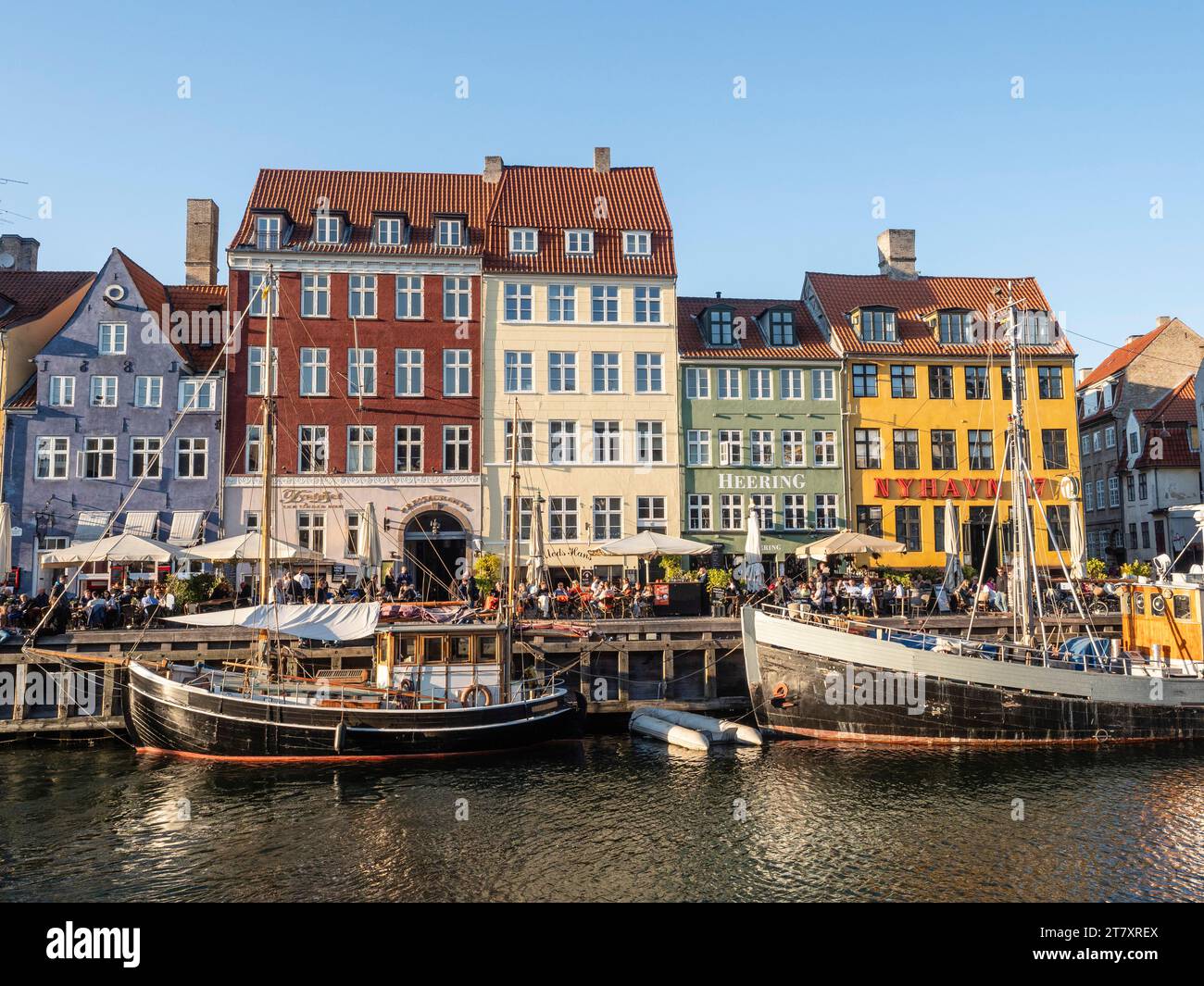 Serata al porto di Nyhavn, Copenaghen, Danimarca, Scandinavia, Europa Foto Stock