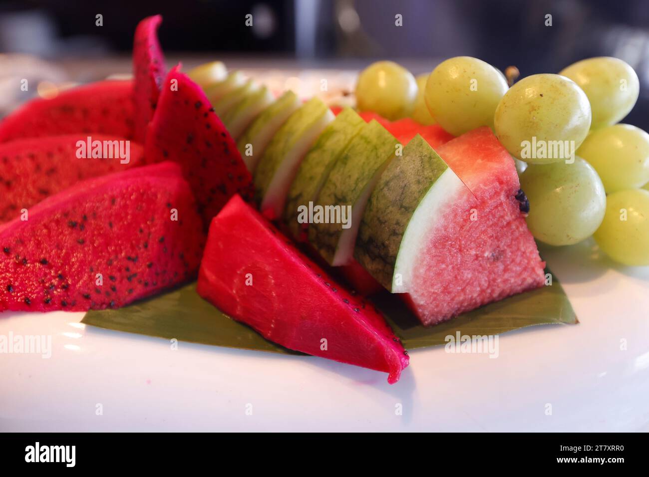 Buffet di frutta fresca in un ristorante, ho chi Minh City, Vietnam, Indocina, Sud-Est Asiatico, Asia Foto Stock