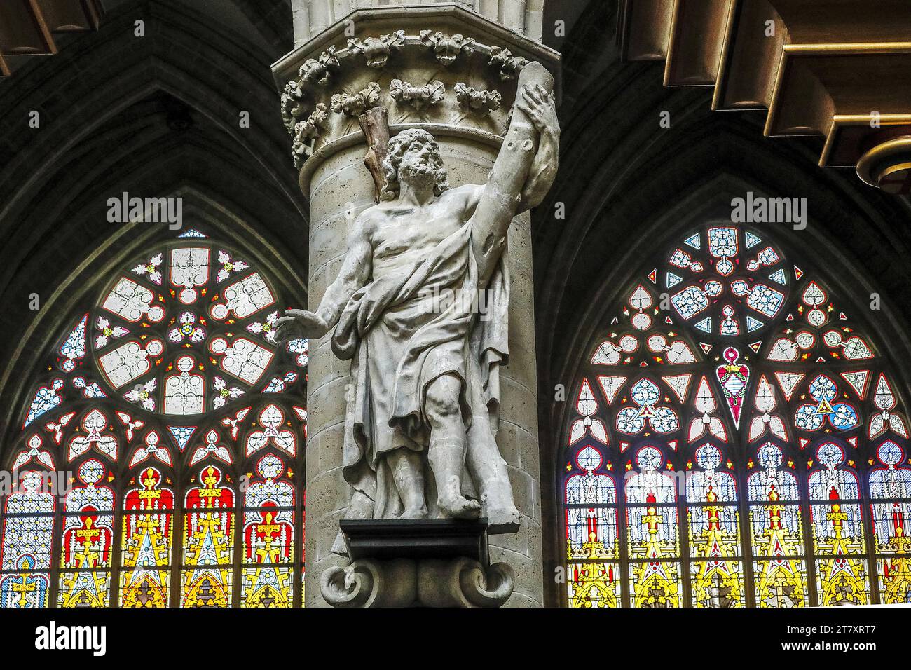 St Statua di Andrea, Cattedrale dei Santi Michele e Gudule, Bruxelles, Belgio, Europa Foto Stock