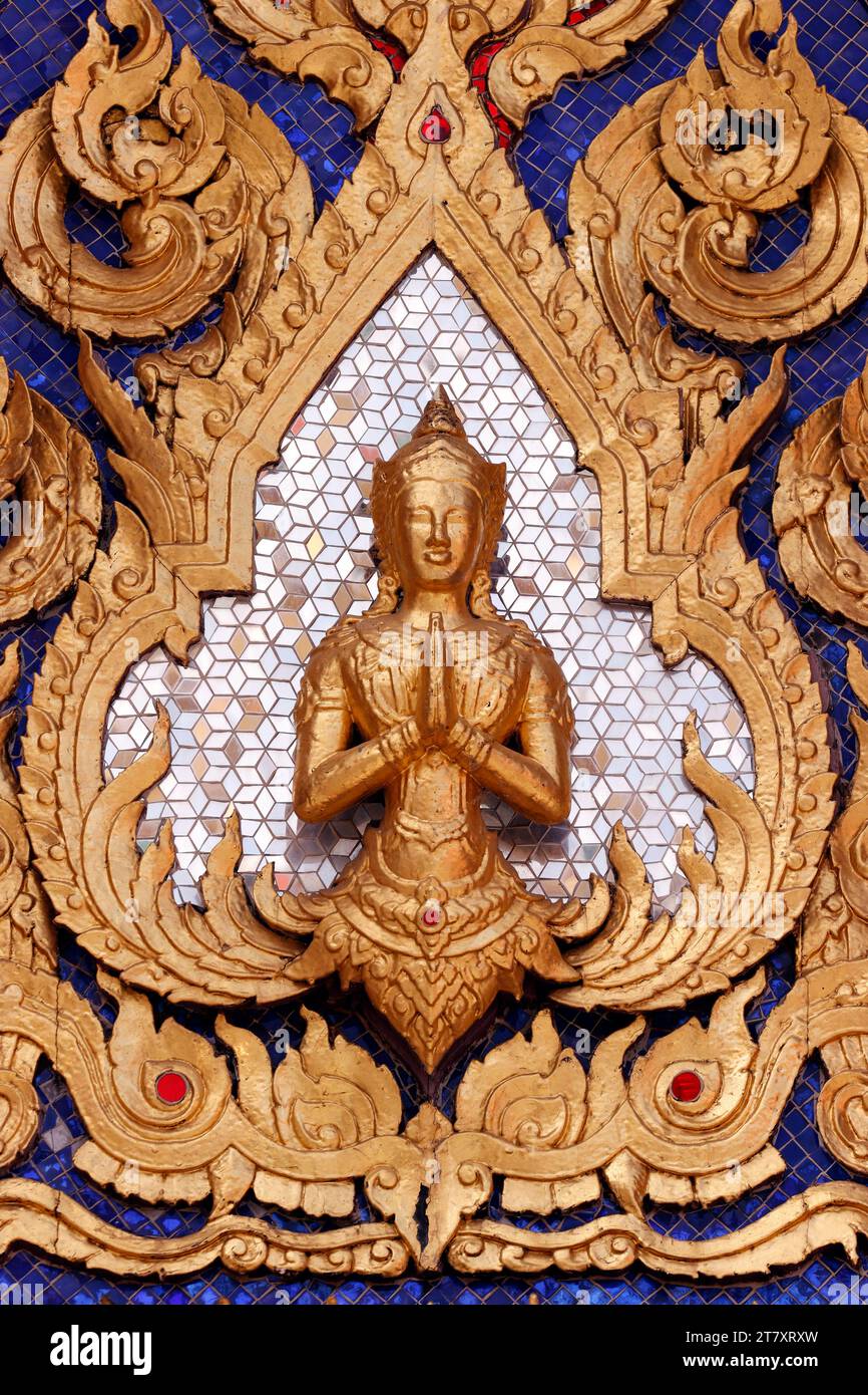 Dettagli tetto, Wat Phra Kaew (Tempio dello Smeraldo Budda), Bangkok, Thailandia, Sud-Est Asiatico, Asia Foto Stock