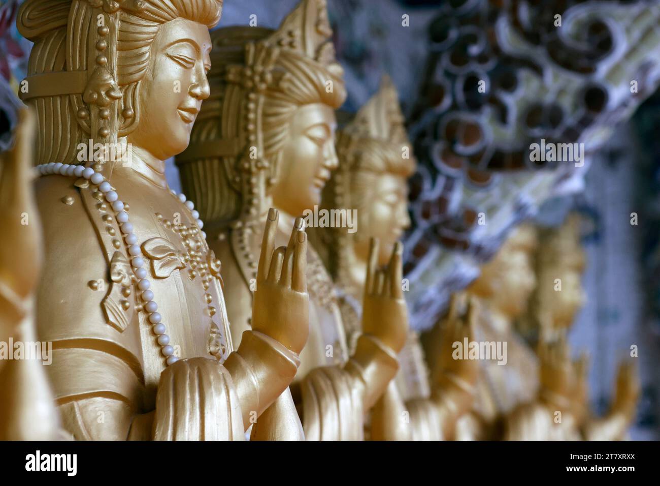 Guanyin (Quan Am) (Dea della Misericordia e della compassione) (Bodhisattva Avalokiteshvara), Linh Phuoc Pagoda buddista, Dalat, Vietnam, Indocina, Sud-est AS Foto Stock