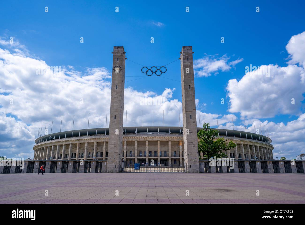 Vista dell'esterno dell'Olympiastadion Berlin, costruito per le Olimpiadi del 1936, Berlino, Germania, Europa Foto Stock