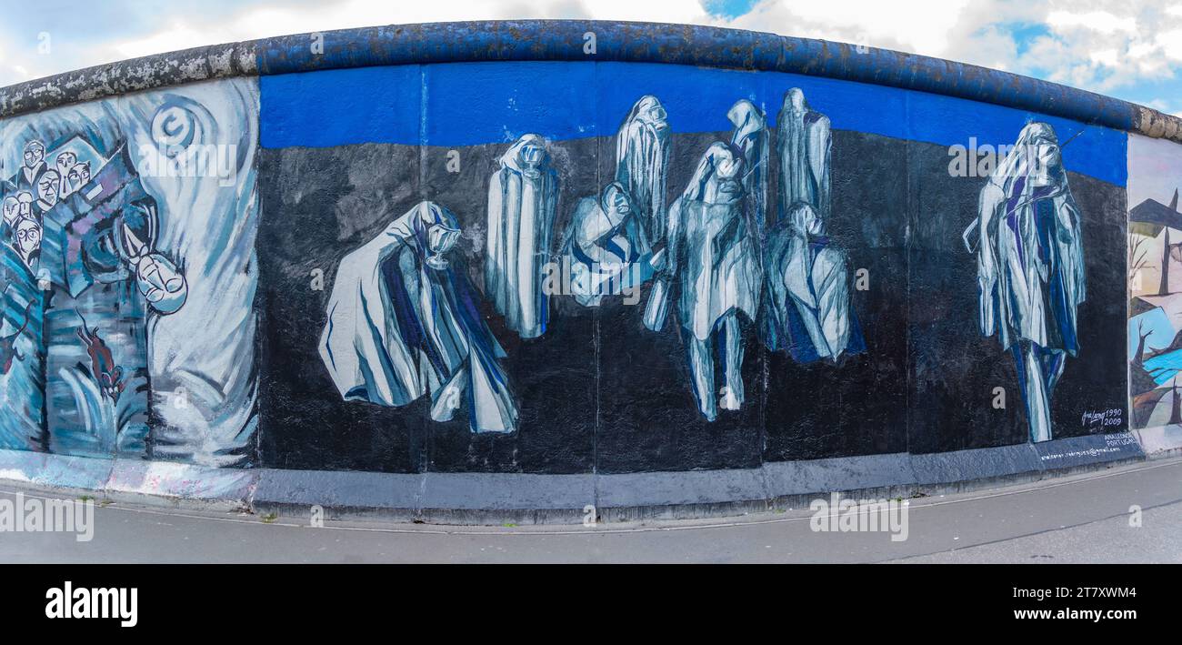 Vista delle opere d'arte al Berliner Mauer, sezione est dell'ex muro di Berlino lungo il fiume Sprea, Berlino, Germania, Europa Foto Stock