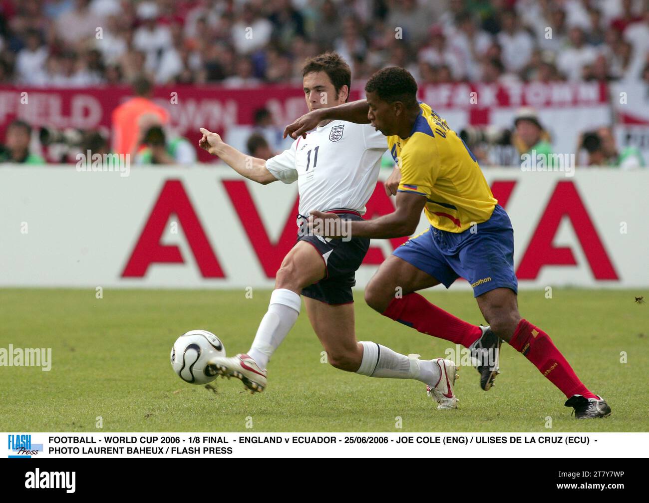 CALCIO - COPPA DEL MONDO 2006 - 1/8 FINALE - INGHILTERRA / ECUADOR - 25/06/2006 - JOE COLE (ITA) / ULISES DE LA CRUZ (ECU) - FOTO LAURENT BAHEUX / FLASH PRESS Foto Stock