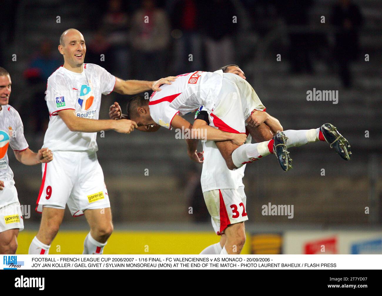 CALCIO - COPPA DI LEGA FRANCESE 2006/2007 - 1/16 FINALE - FC VALENCIENNES V AS MONACO - 20/09/2006 - JOY JAN KOLLER / GAEL GIVET / SYLVAIN MONSOREAU (MON) AL TERMINE DELLA PARTITA - FOTO LAURENT BAHEUX / FLASH PRESS Foto Stock