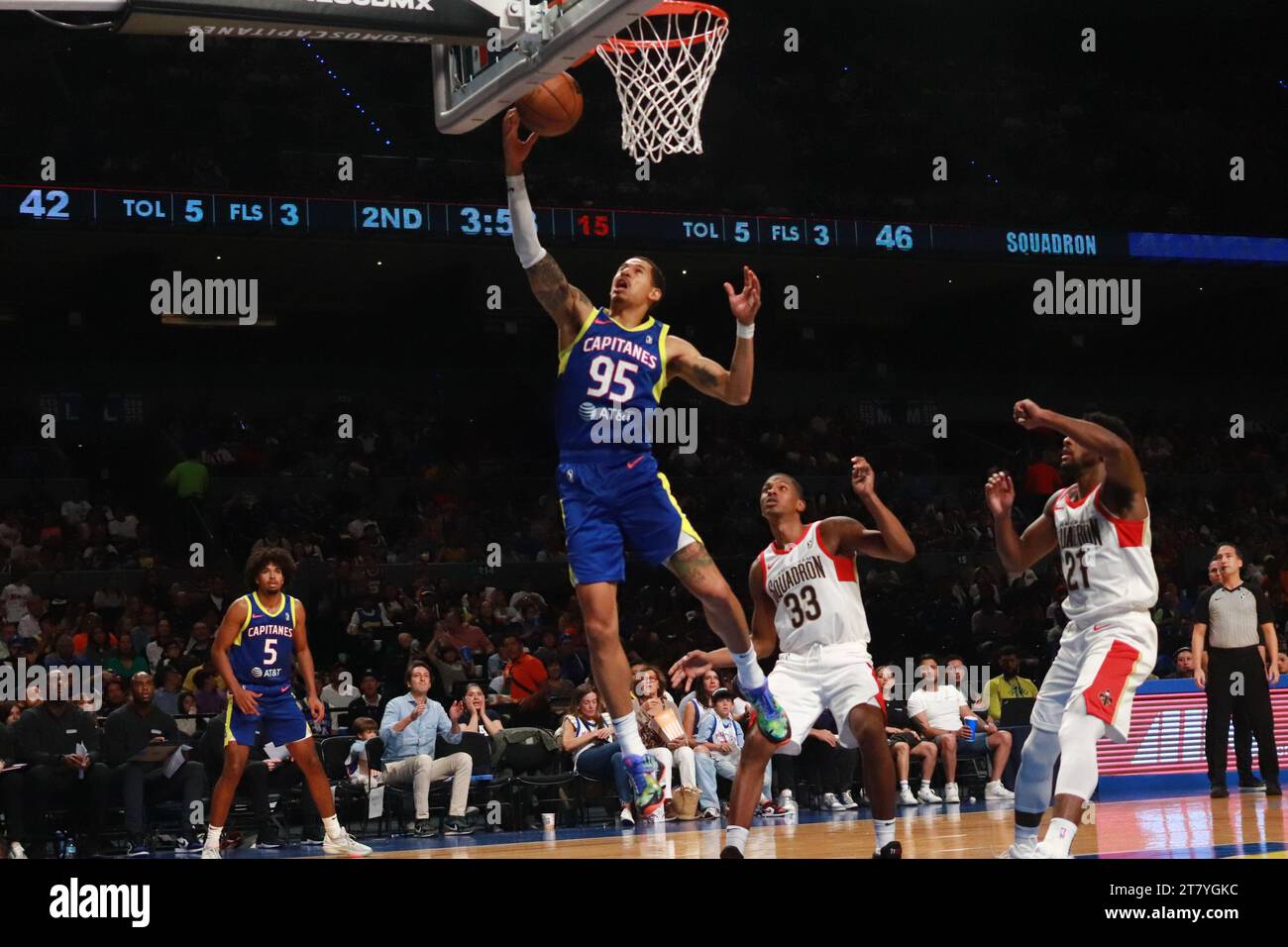 12 novembre 2023 a città del Messico, Messico: Juan Toscano-Anderson dei Capitanes di città del Messico, attacchi contro il Birmingham Squadron durante la partita Mexico City Capitanes vs Birmingham Squadron della NBA G League alla Mexico City Arena. Il 12 novembre 2023. A città del Messico. (Foto di Carlos Santiago/ Eyepix Group/Sipa USA) Foto Stock