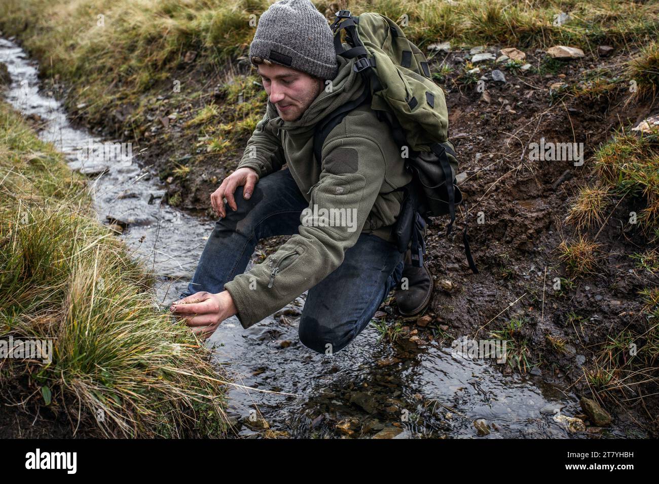 Giovanotto che cerca in Scozia, Regno Unito Foto Stock