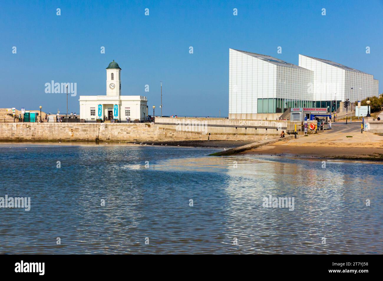 Vista esterna della Turner Contemporary Art Gallery a Margate, Kent, Inghilterra, Regno Unito, progettata dall'architetto David Chipperfield e inaugurata nell'aprile 2011. Foto Stock