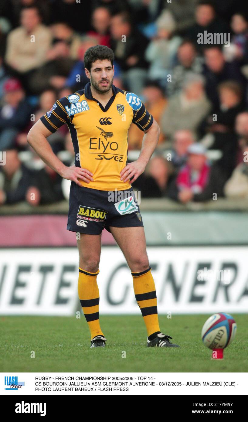 RUGBY - CAMPIONATO FRANCESE 2005/2006 - TOP 14 - CS BOURGOIN JALLIEU / ASM CLERMONT AUVERGNE - 03/12/2005 - JULIEN MALZIEU (CLE) - FOTO LAURENT BAHEUX / FLASH PRESS Foto Stock