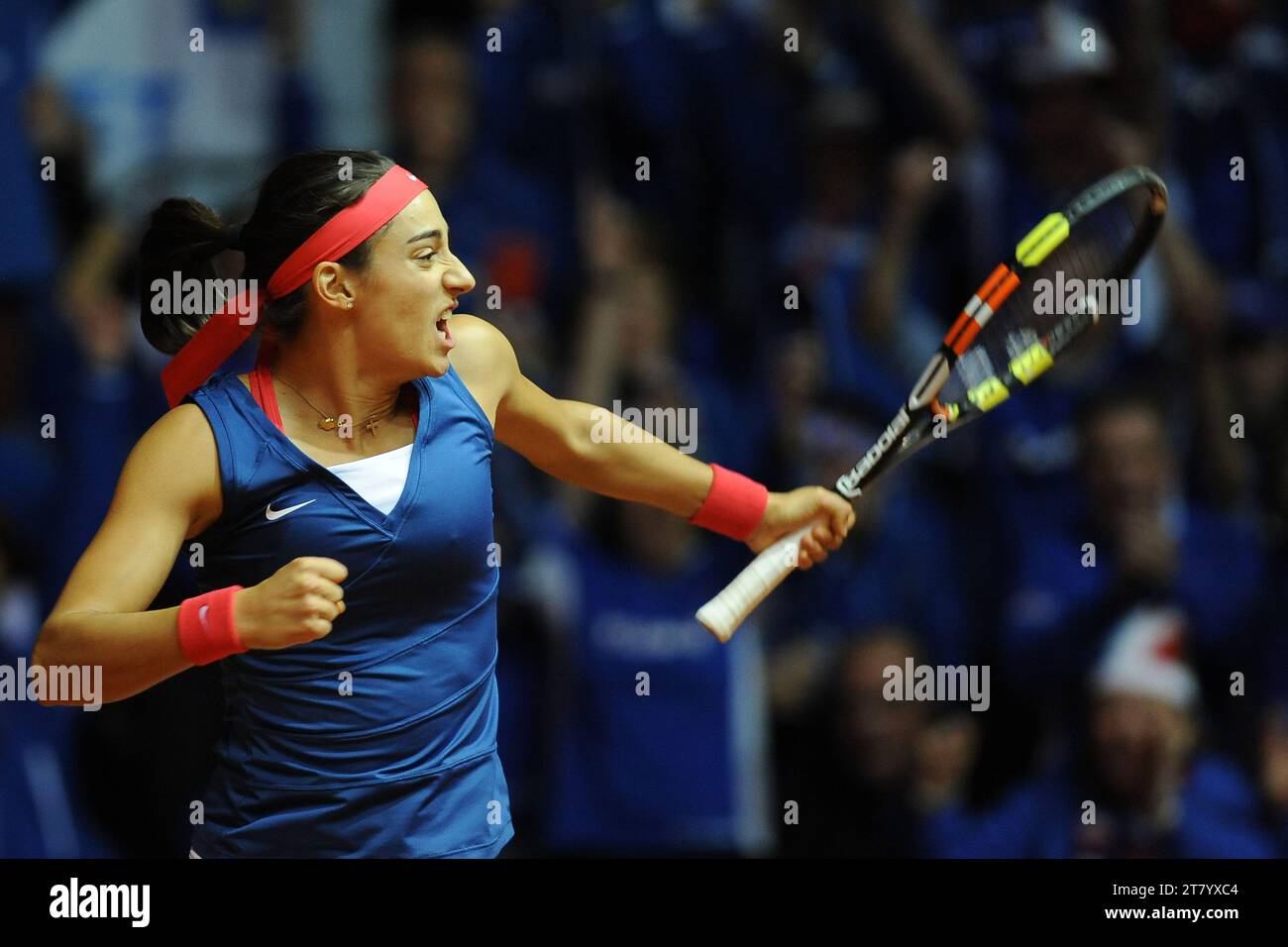 La francese Caroline Garcia celebra la vittoria contro l'italiana Camila Giorgi durante il primo round della Fed Cup 2015 partita tra Italia e Francia allo Stadio 105 l'8 gennaio 2015 a Genova. Foto massimo Cebrelli/DPPI Foto Stock