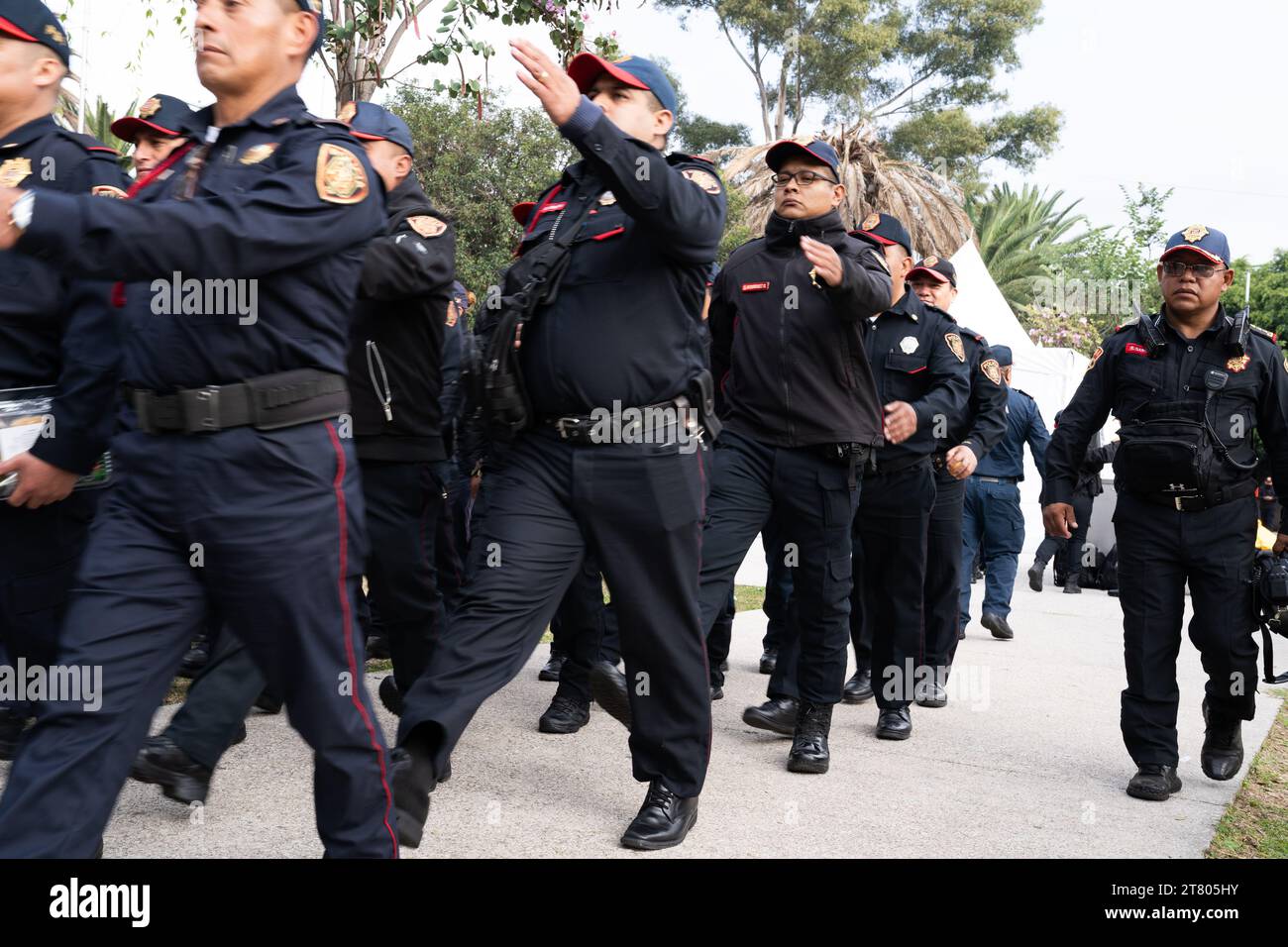 Oltre 4.300 agenti di polizia e pattuglia personale di sicurezza l'evento e 7 cani lavorano dalle 7:00 alle 17:00 ogni giorno, Mexican City Grand Prix, Messico, 28 ottobre 2023. Più di 400.000 persone hanno partecipato all'evento. 65 persone sono state escluse dall'evento a seguito di un alterco o di un comportamento inappropriato, ha confermato il Segretario di sicurezza di MayorÕs per la città. Crediti: Lexie Harrison-Cripps Foto Stock