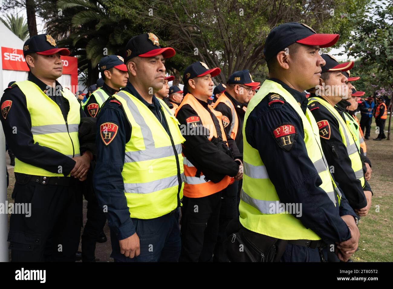 Oltre 4.300 agenti di polizia e pattuglia personale di sicurezza l'evento e 7 cani lavorano dalle 7:00 alle 17:00 ogni giorno, Mexican City Grand Prix, Messico, 28 ottobre 2023. Più di 400.000 persone hanno partecipato all'evento. 65 persone sono state escluse dall'evento a seguito di un alterco o di un comportamento inappropriato, ha confermato il Segretario di sicurezza di MayorÕs per la città. Crediti: Lexie Harrison-Cripps Foto Stock