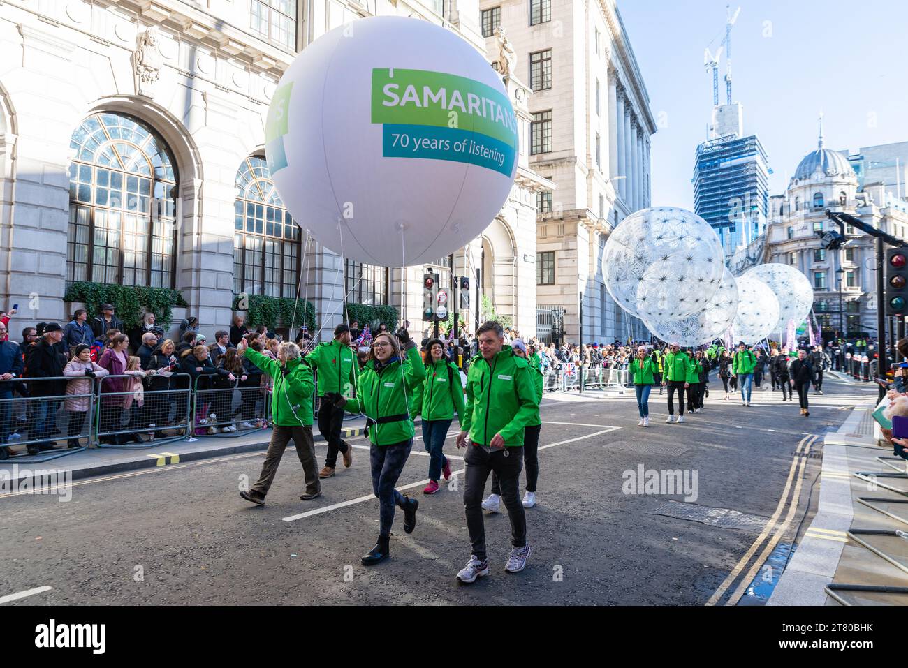 Phoenix Group e Samaritans alla processione del Lord Mayor's Show 2023 a Poultry, nella City di Londra, Regno Unito Foto Stock