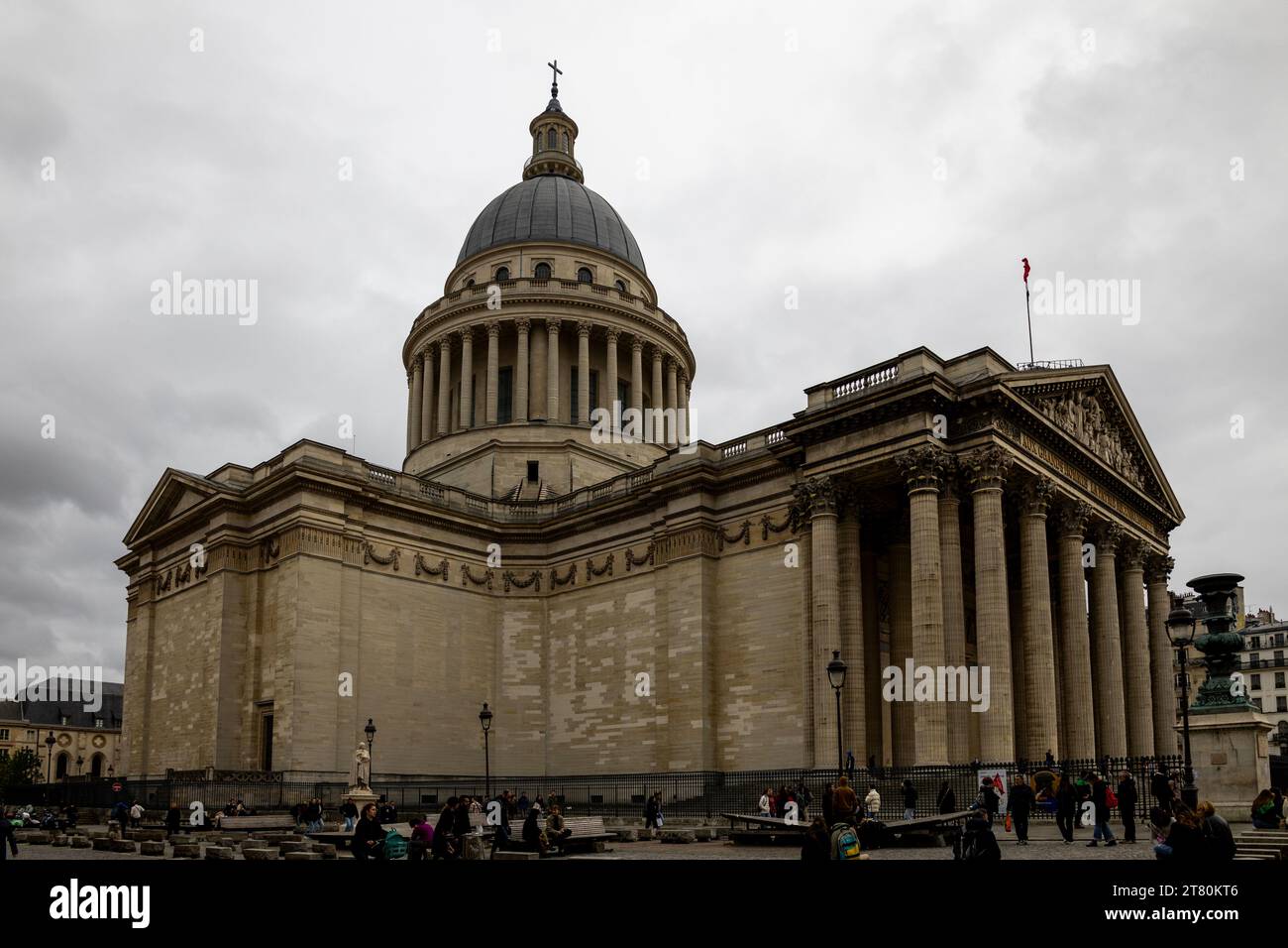 Pantheon a parigi in una giornata nuvolosa da un lato Foto Stock