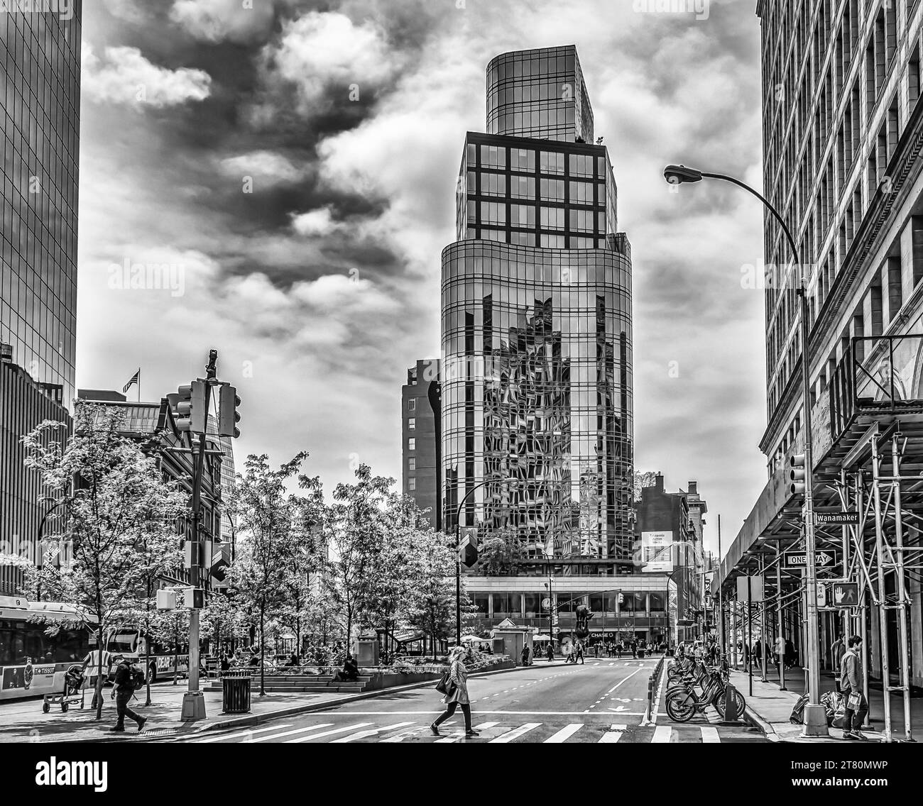 New York City, USA, 14 maggio 2018, scena urbana ad Astor Place, Manhattan Foto Stock