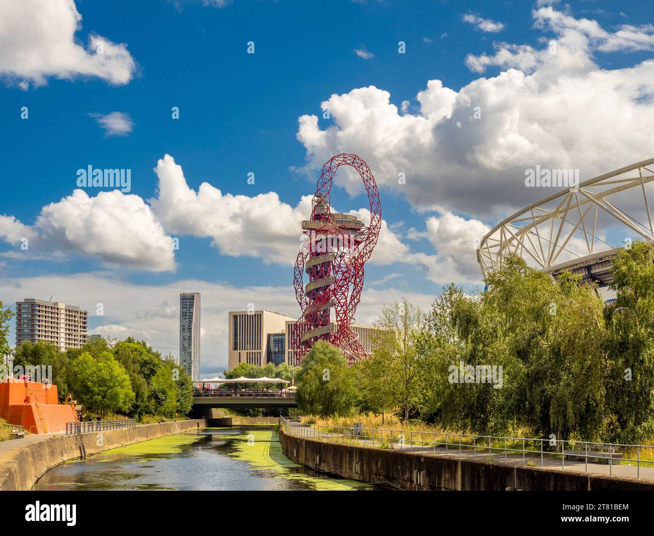 La scultura ArcelorMittal Orbit, progettata da Anish Kapoor e Cecil Balmond. Olympic Park, Stratford, Londonj Foto Stock