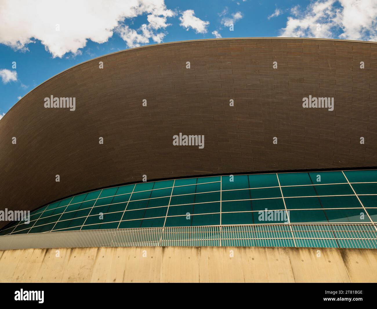 Il London Aquatics Centre, progettato da Zaha Hadid, Olympic Park, Stratford, Londra, Regno Unito. Foto Stock