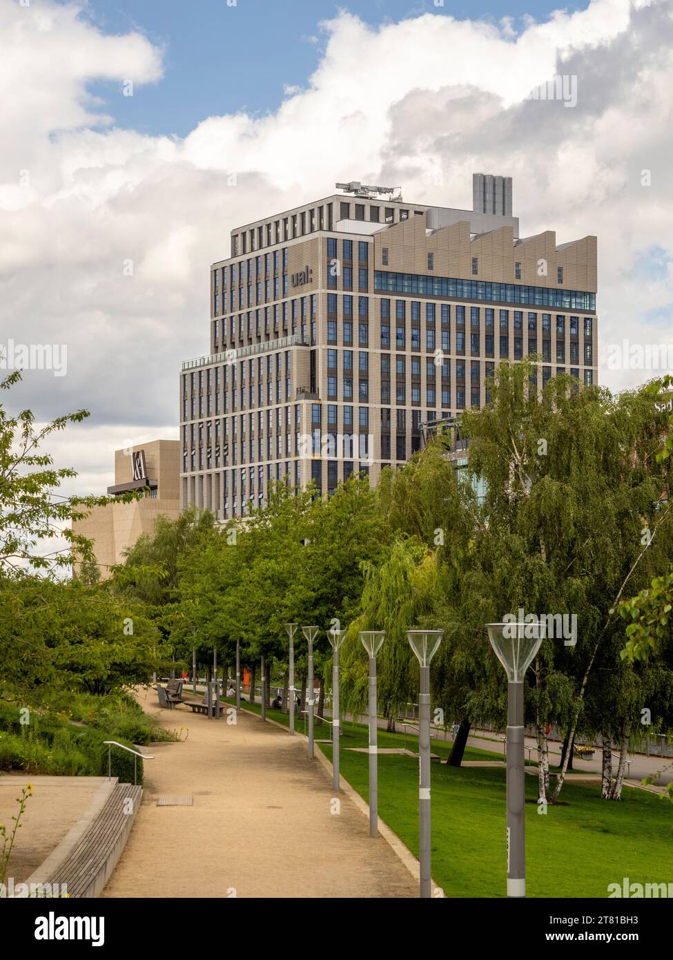 UAL: London College of Fashion situato vicino al V&A East nel Parco Olimpico, Stratford, Londra, Regno Unito. Foto Stock